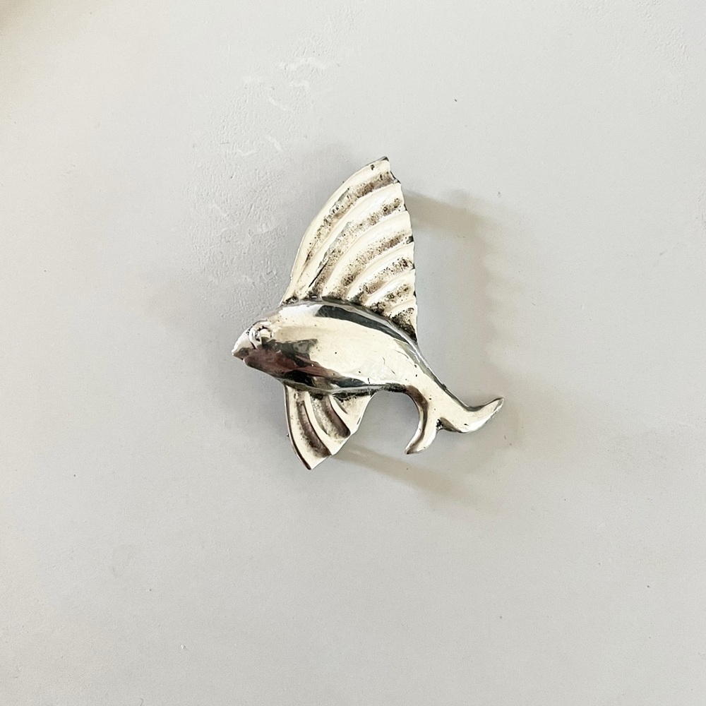 925 STERLING SILVER Vintage Flying Fish Brooch Pin